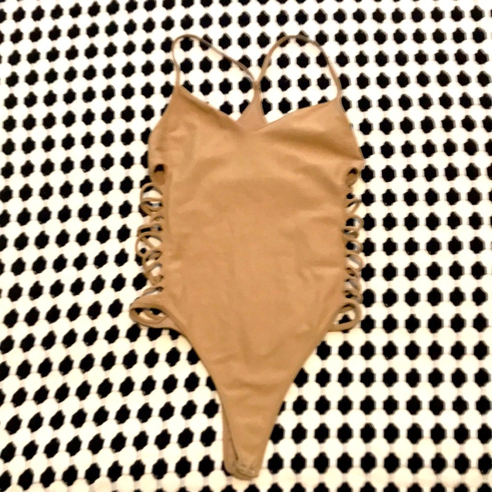 Bebe Serena Seamless Bodysuit Cut Outs Nude sz M/L